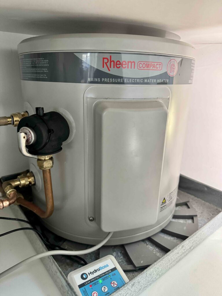 Electric hot water system dedicated to the kitchen sink